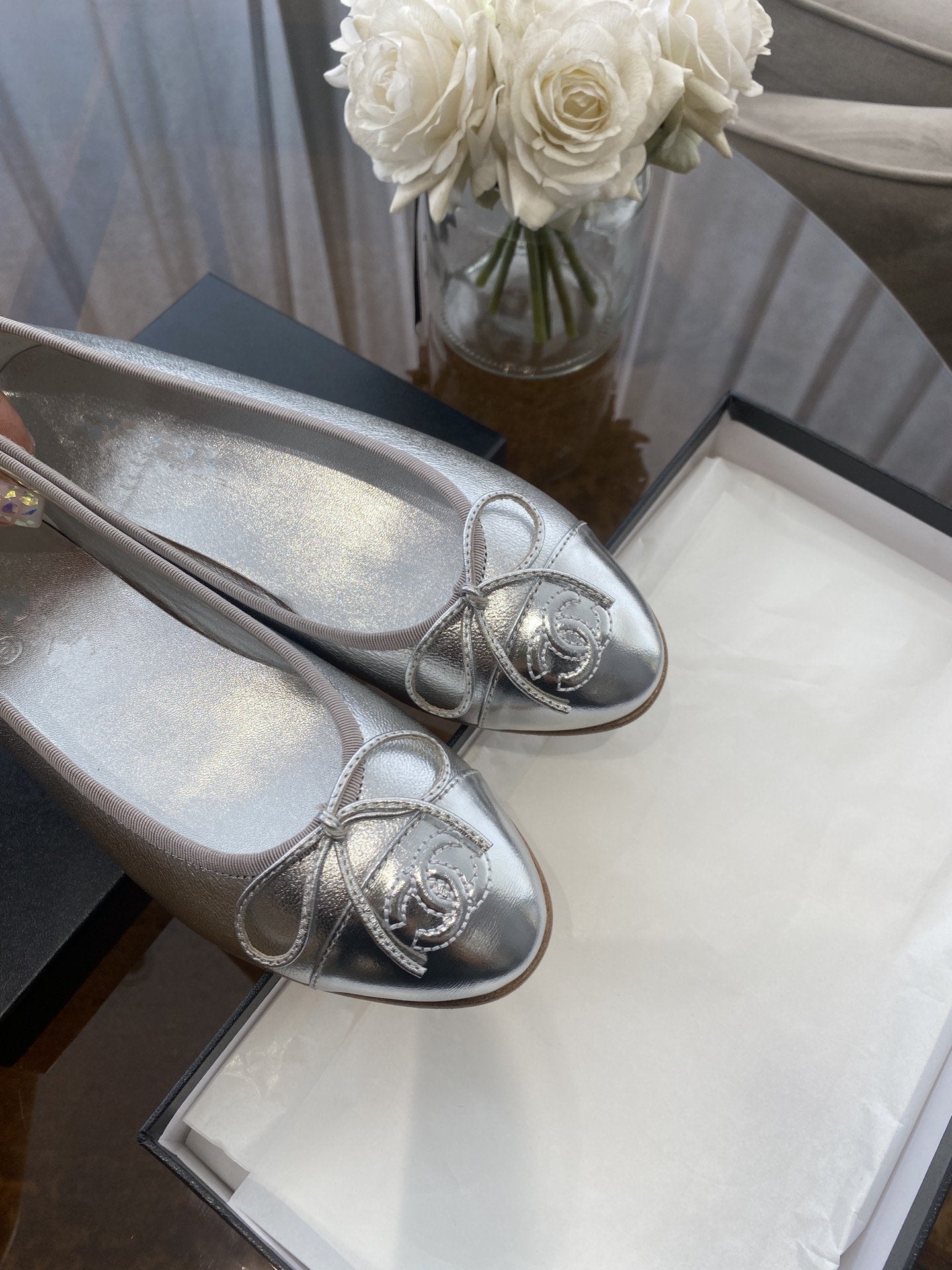 CHANEL BALLET FLATS SILVER LAMBSKIN