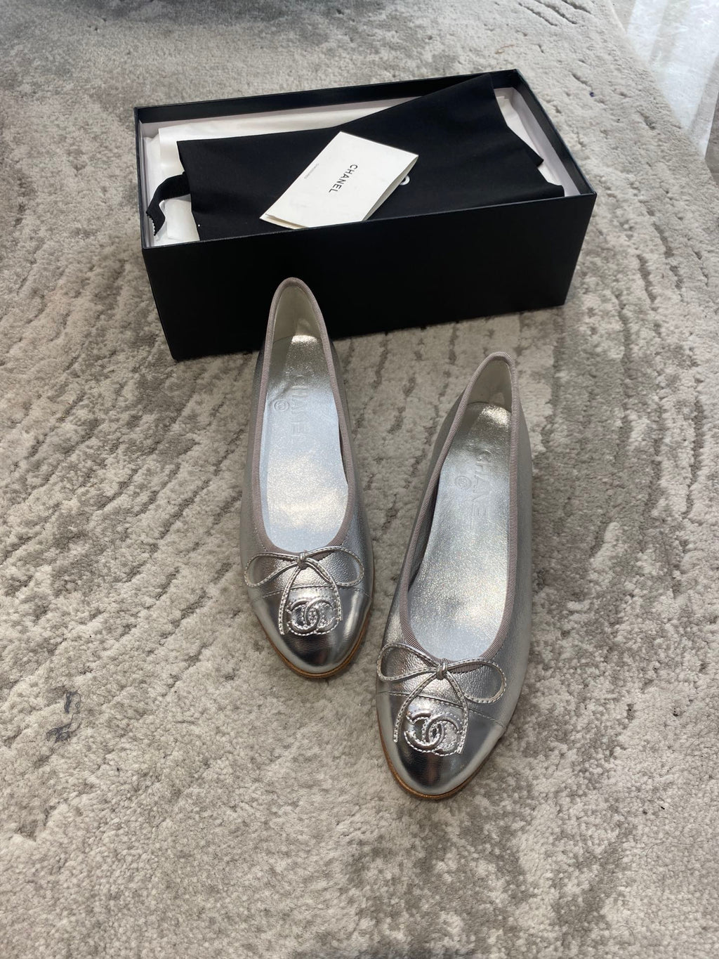 CHANEL BALLET FLATS SILVER LAMBSKIN
