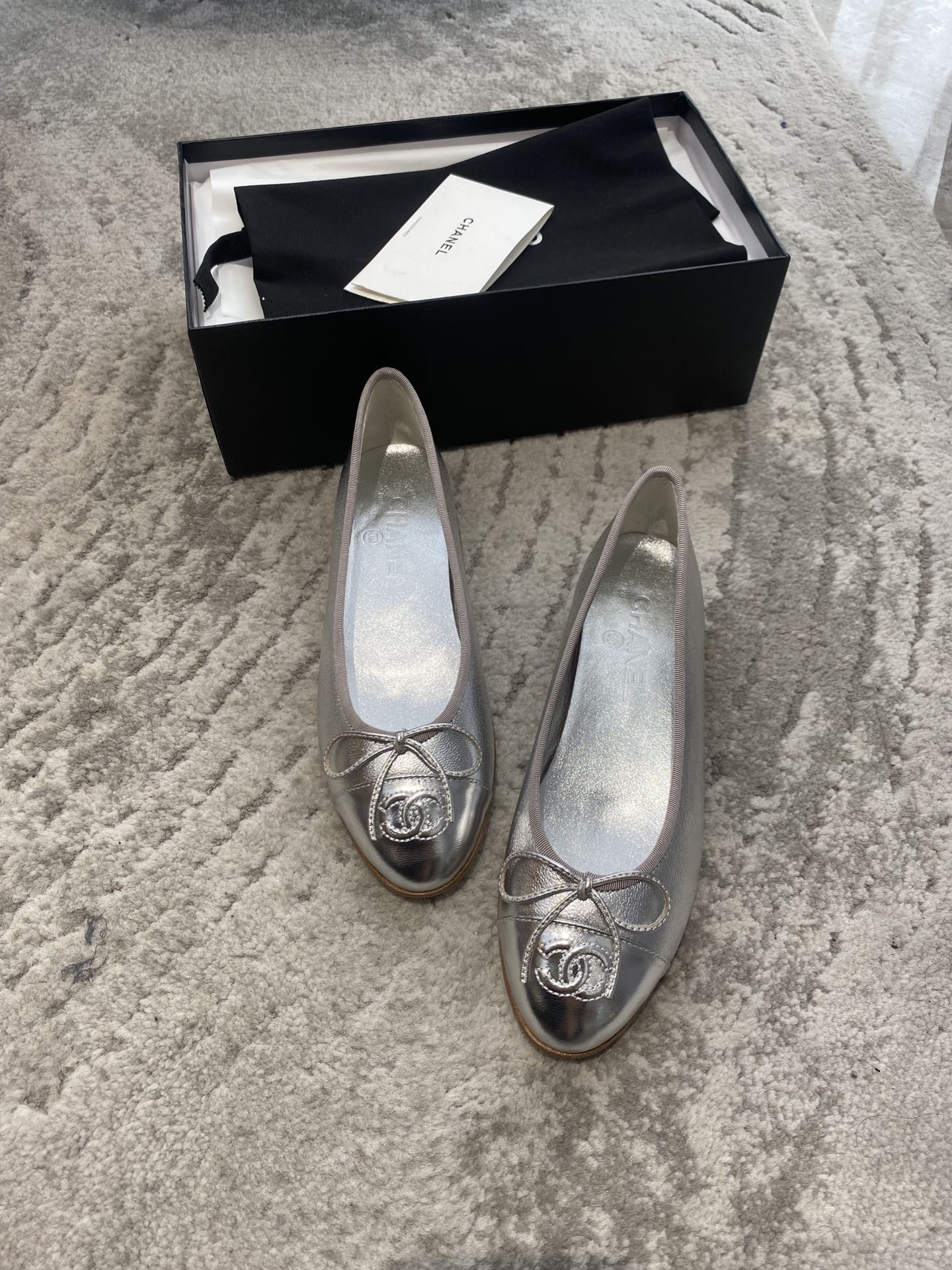 CHANEL BALLET FLATS SILVER LAMBSKIN