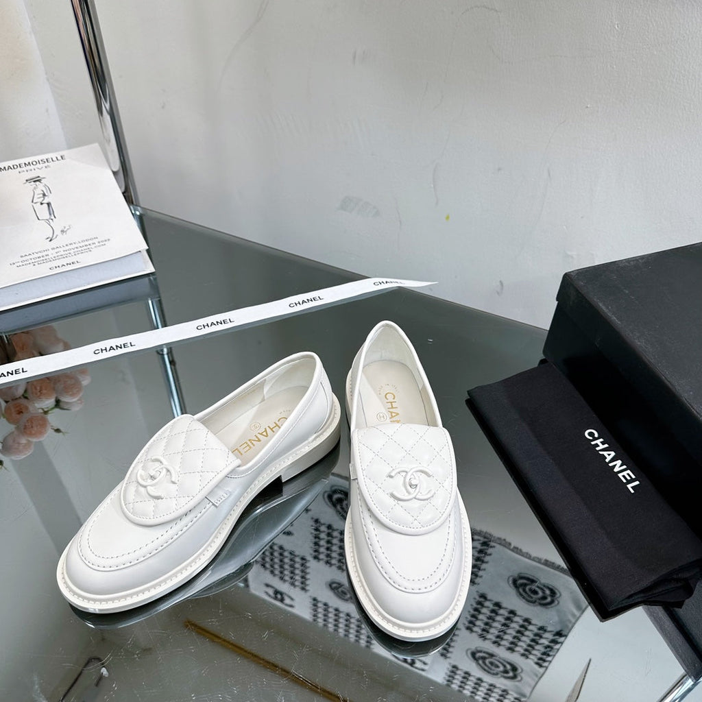 CHANEL Moasins White Quilted Calfskin