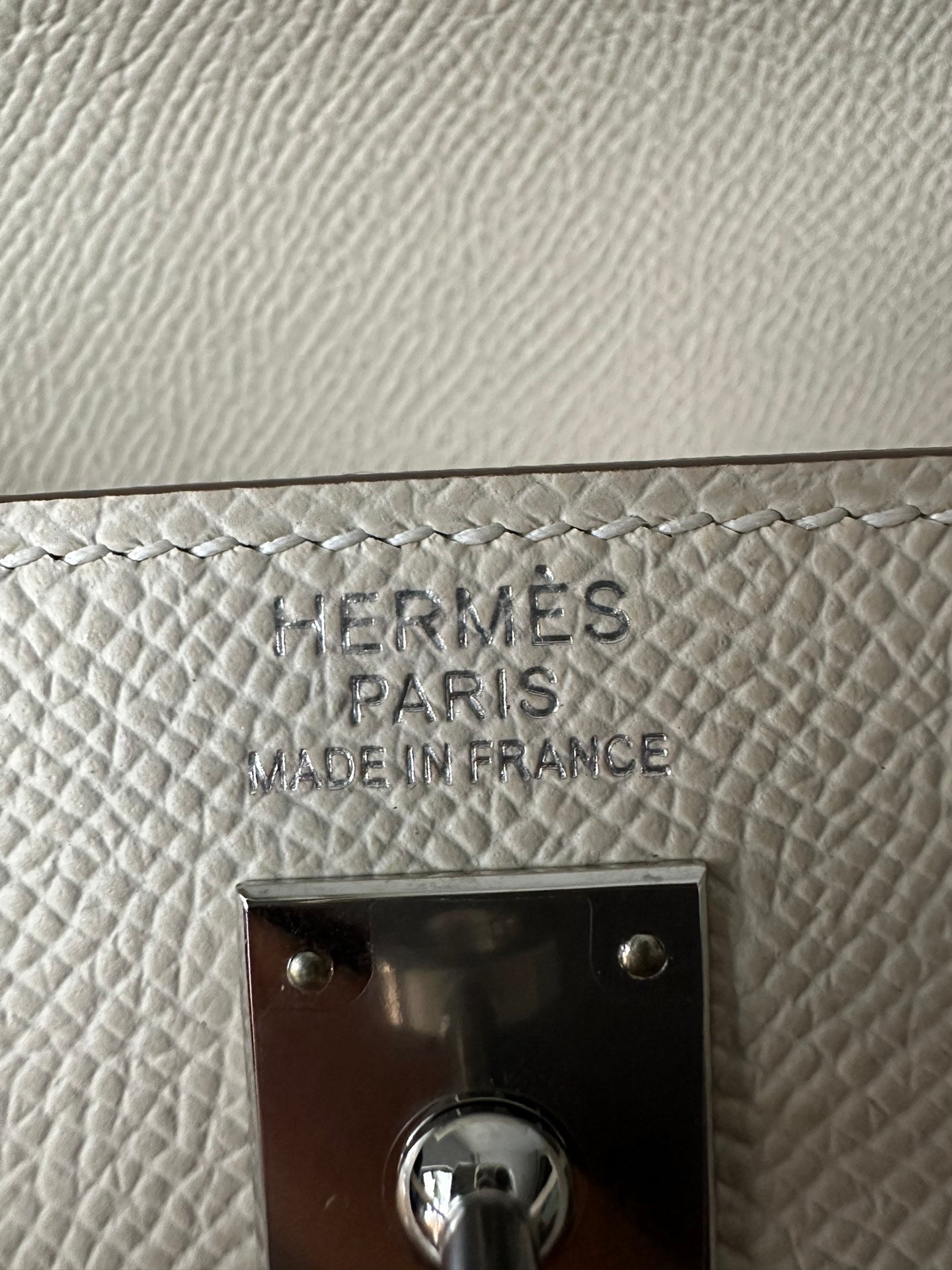 HERMES KELLY 25CM WHITE EPSOM SILVER HARDWARE