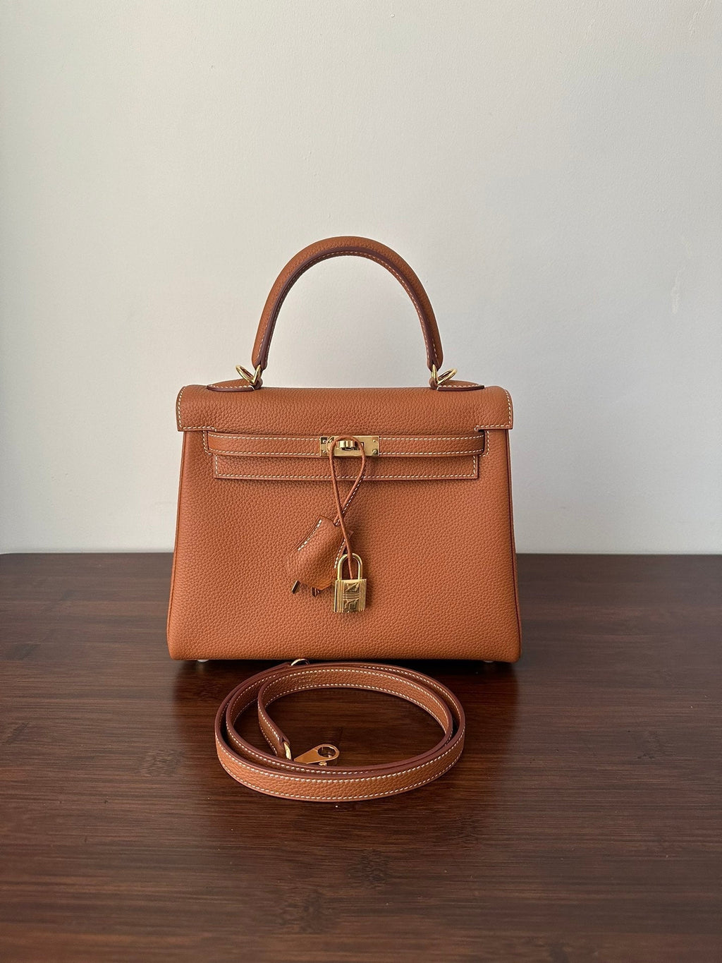 HERMES KELLY 25CM GOLD TOGO GOLD HARDWARE