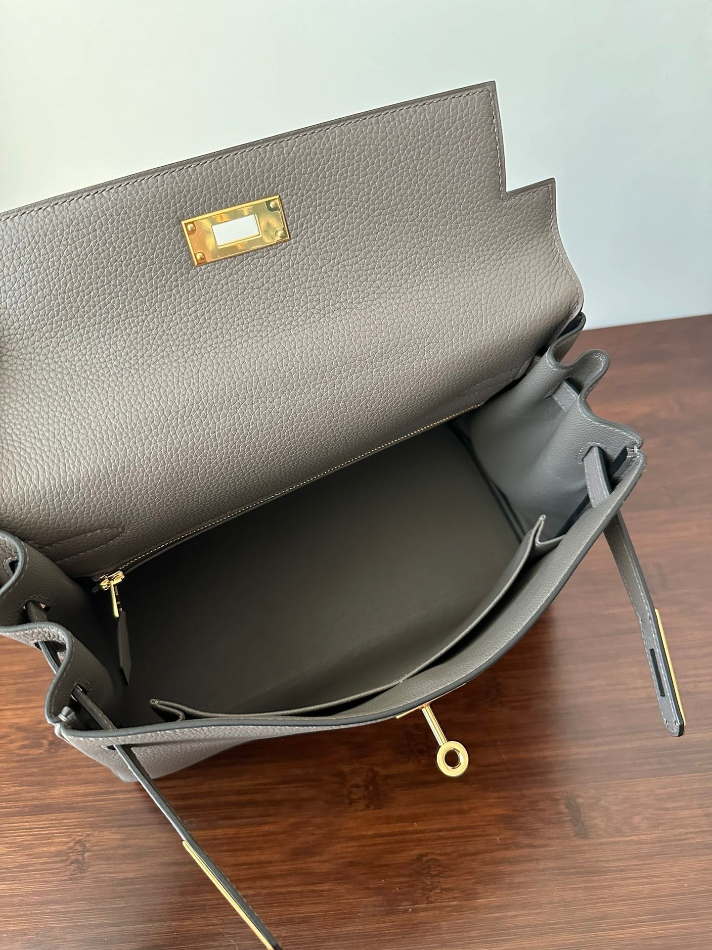 HERMES KELLY 28CM ETAIN TOGO GOLD HARDWARE