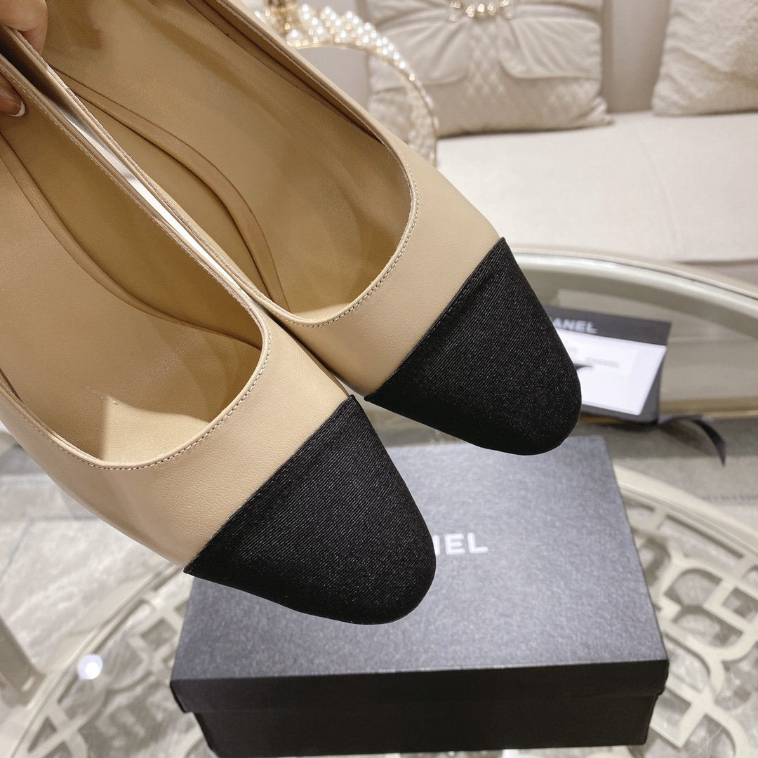 CHANEL pump 6.5 beige black lambskin
