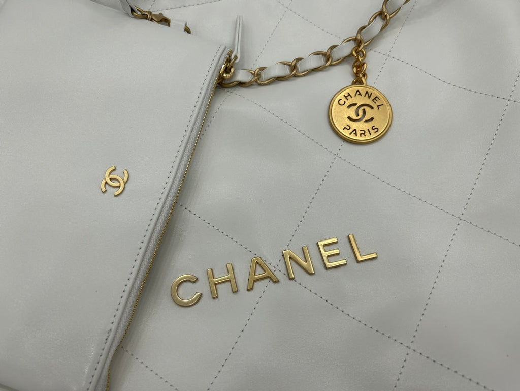 CHANEL LARGE 42 HANDBAG IN WHITE CALFSKIN GOLD HARDWARE