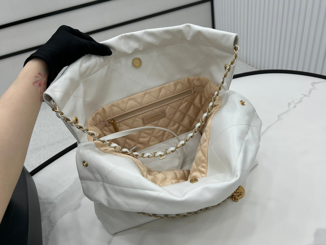 CHANEL LARGE 42 HANDBAG IN WHITE CALFSKIN GOLD HARDWARE