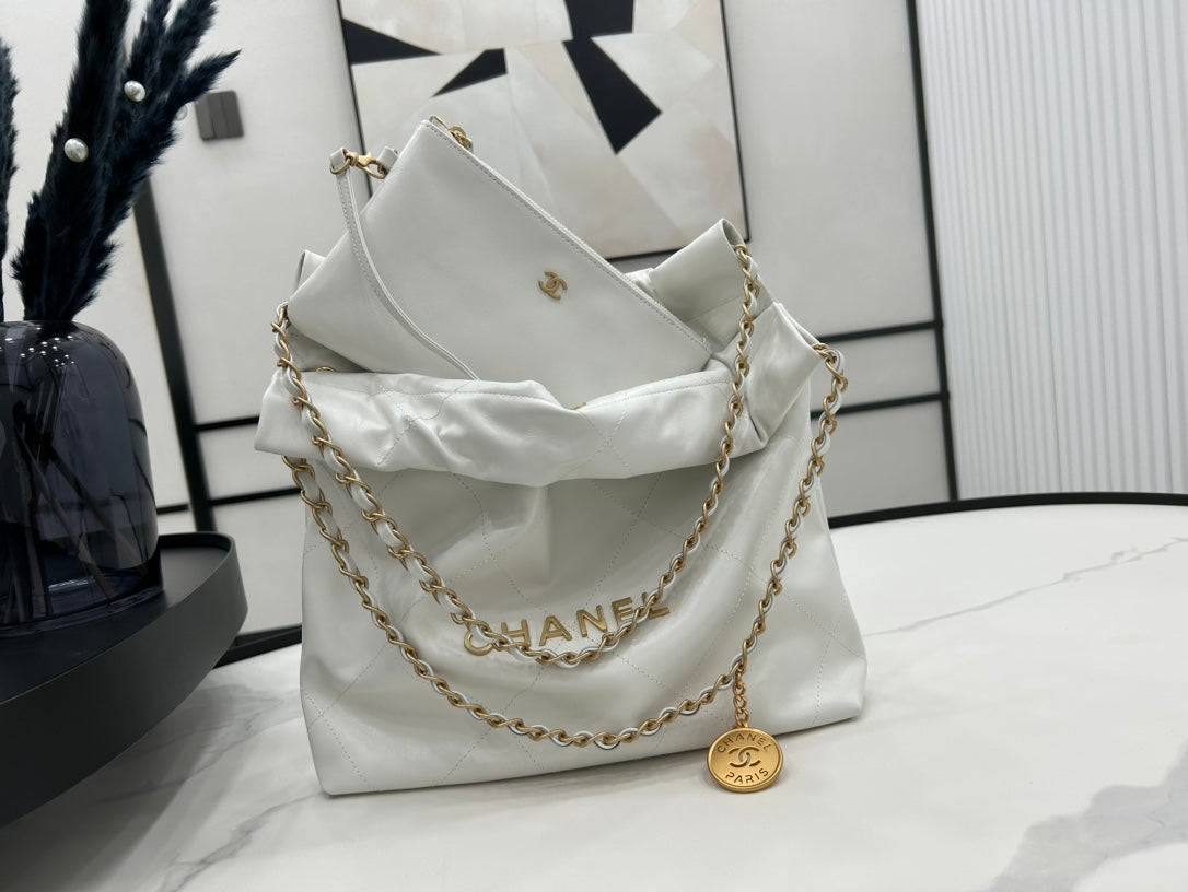 CHANEL MEDIUM 37 HANDBAG IN WHITE CALFSKIN GOLD HARDWARE