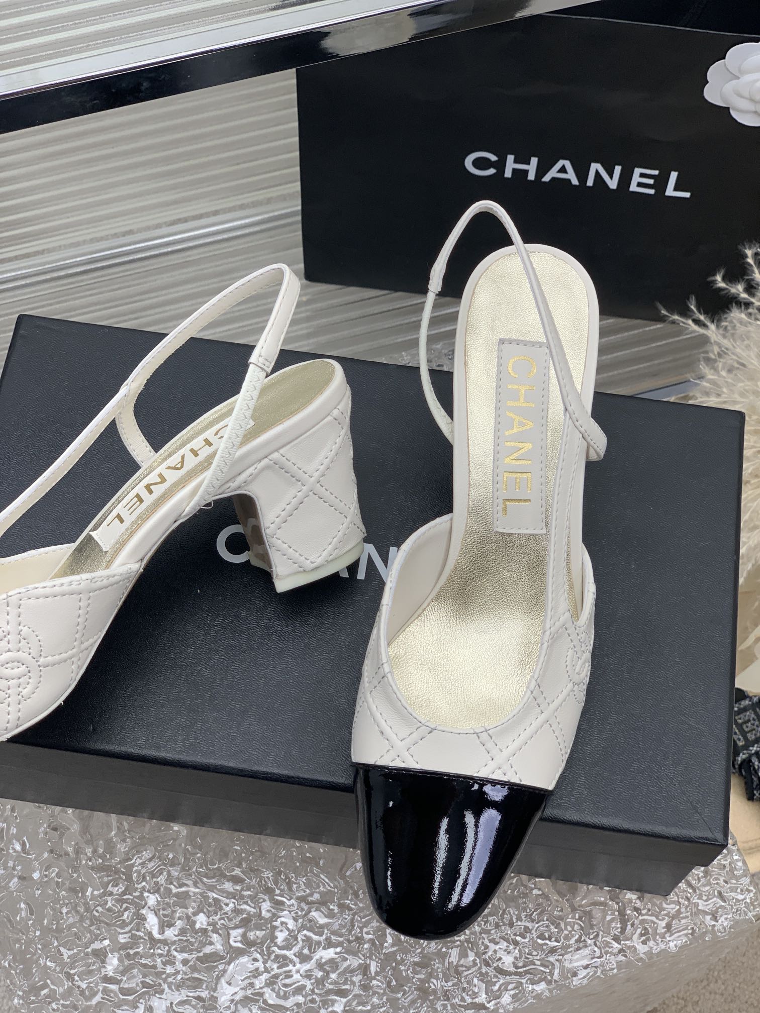CHANEL HIGH SLINGBACKS 65 WHITE MIX BLACK CALFSKIN