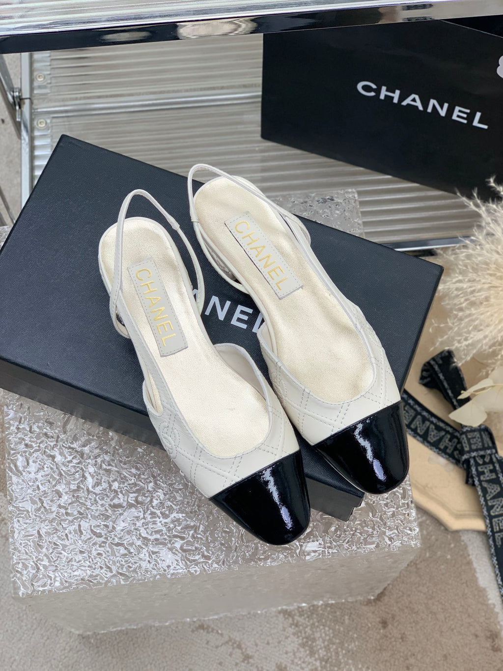 CHANEL SLINGBACKS 20 WHITE MIX BLACK CALFSKIN