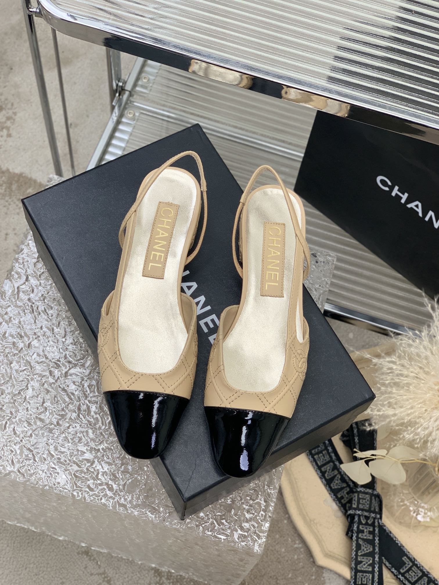 CHANEL SLINGBACKS 20 BEIGE CREAM MIX BLACK CALFSKIN