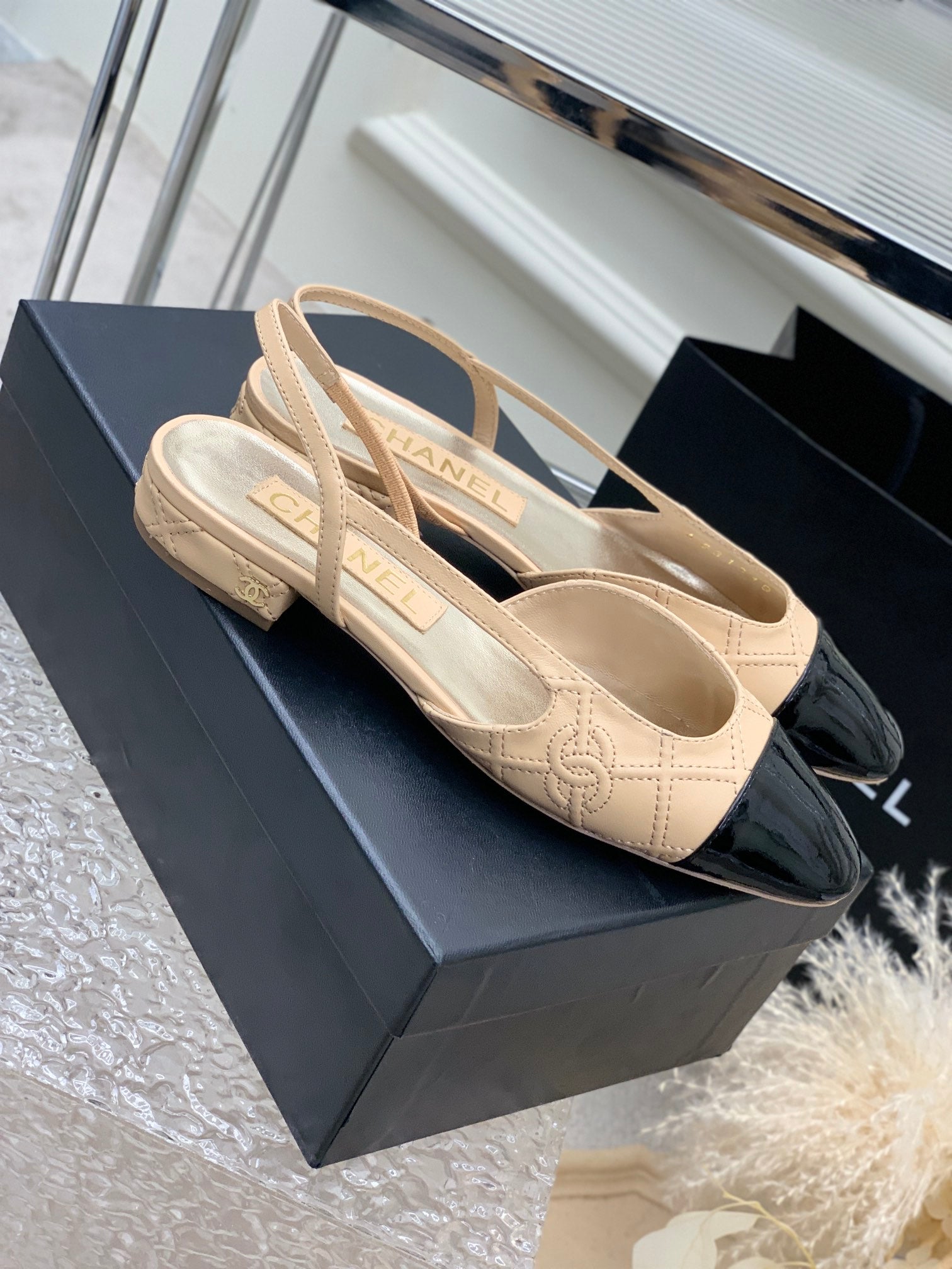 CHANEL SLINGBACKS 20 BEIGE CREAM MIX BLACK CALFSKIN
