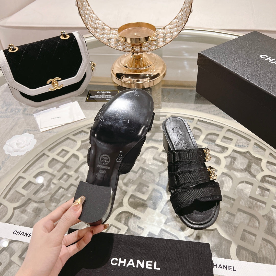 CHANEL Double C  Xiaoxiang Chain Fabric Head Chunky High Heel Black Lambskin