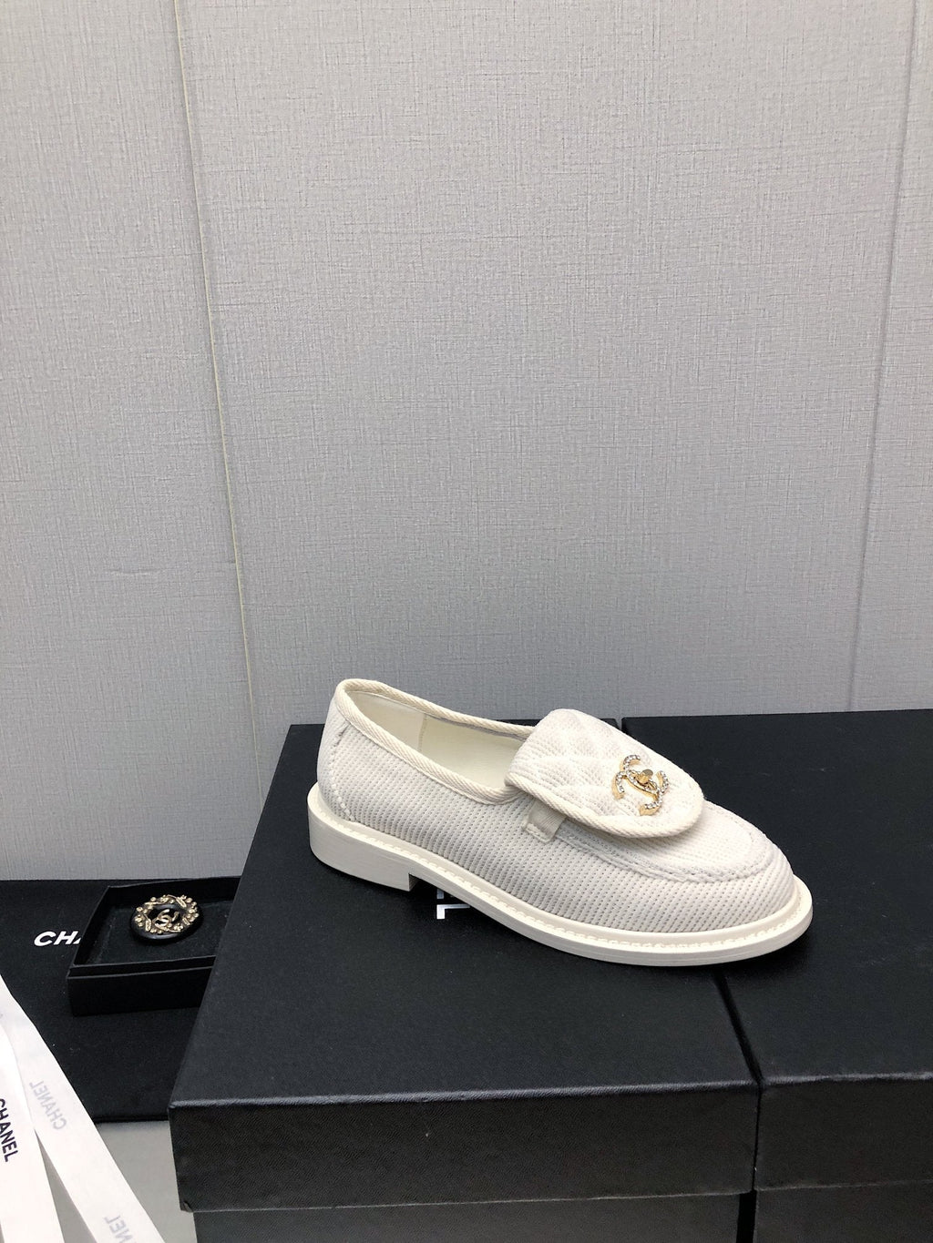 CHANEL moasins white denim 40mm