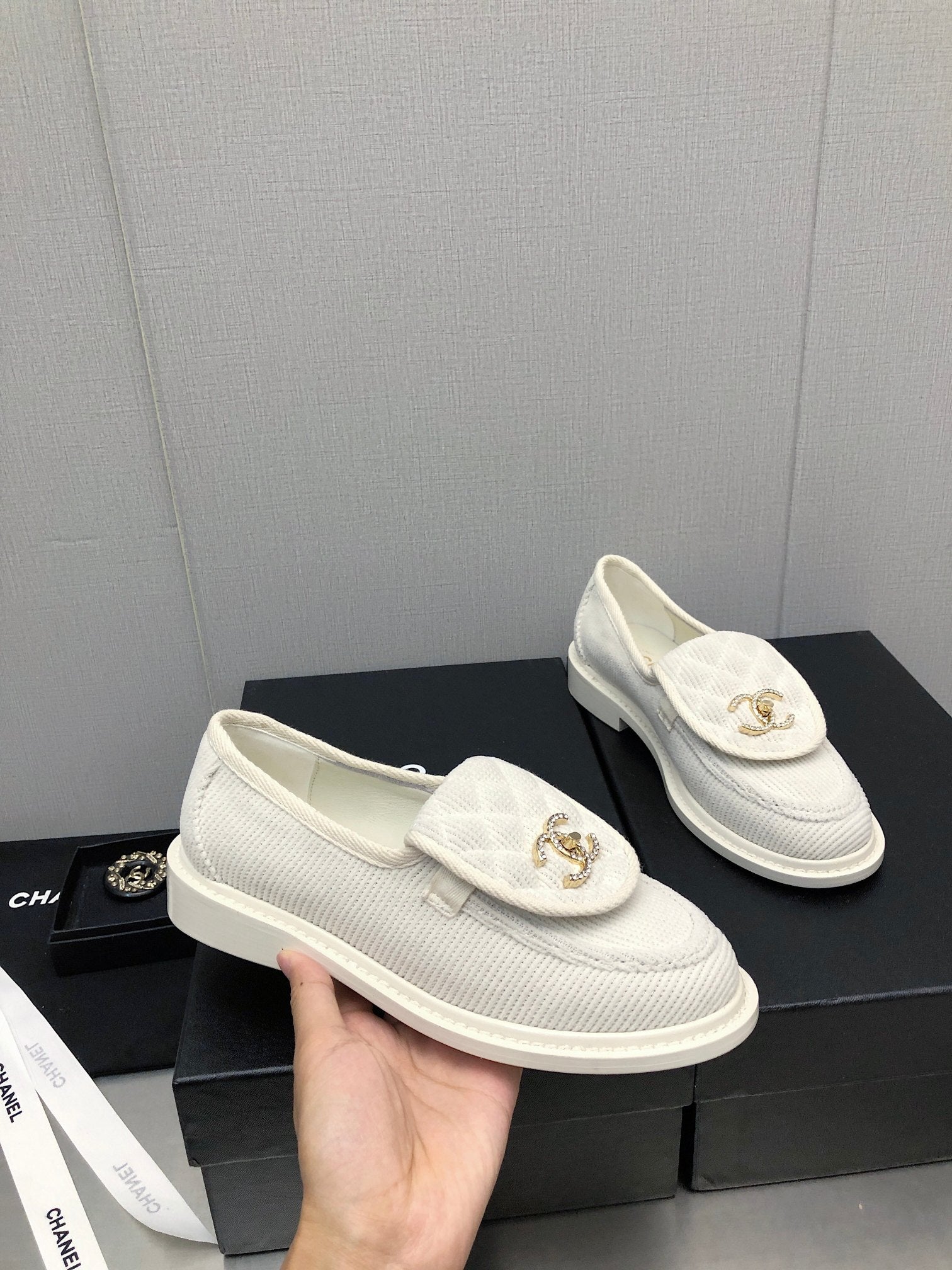 CHANEL moasins white denim 40mm