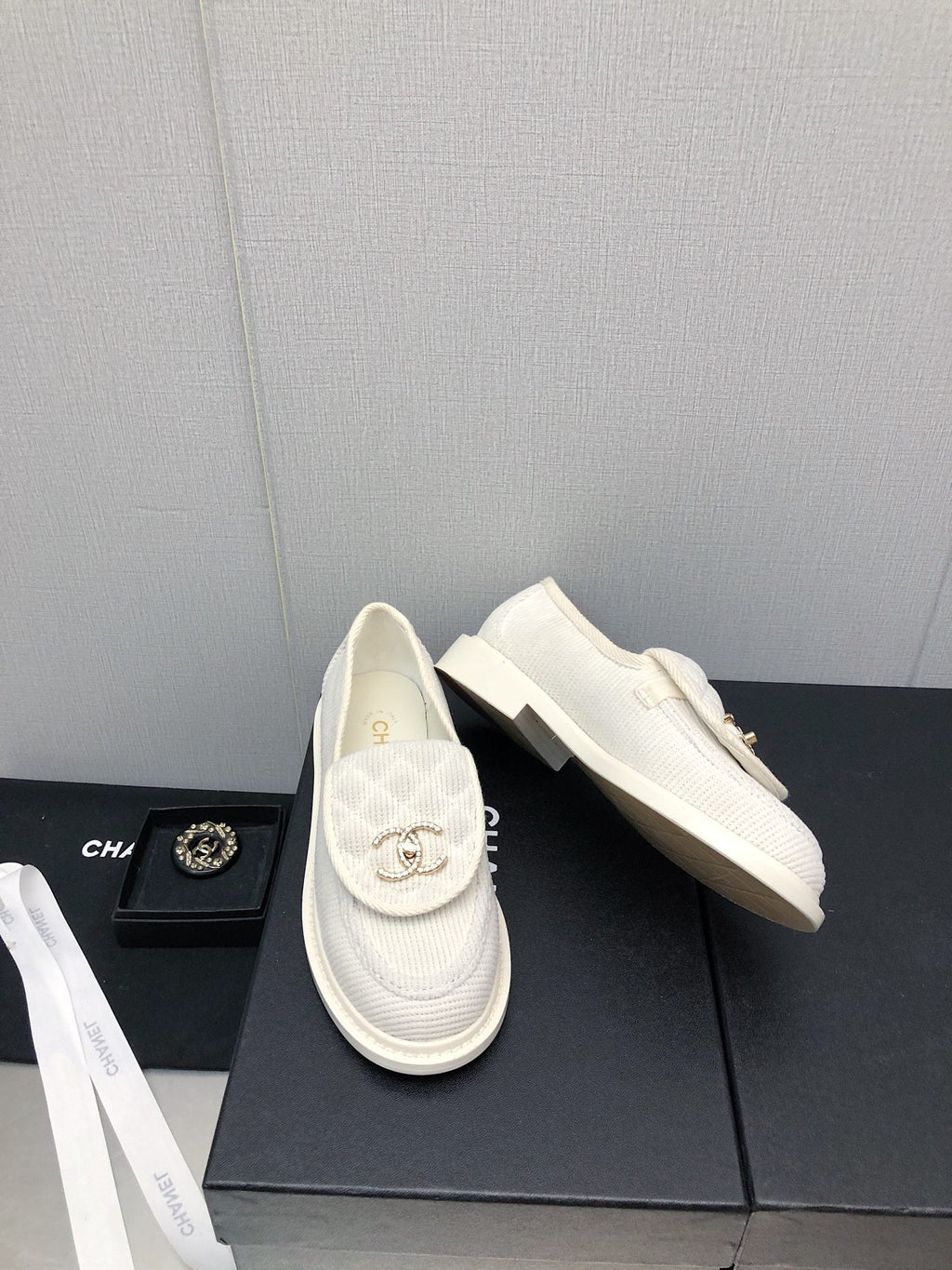 CHANEL moasins white denim 40mm
