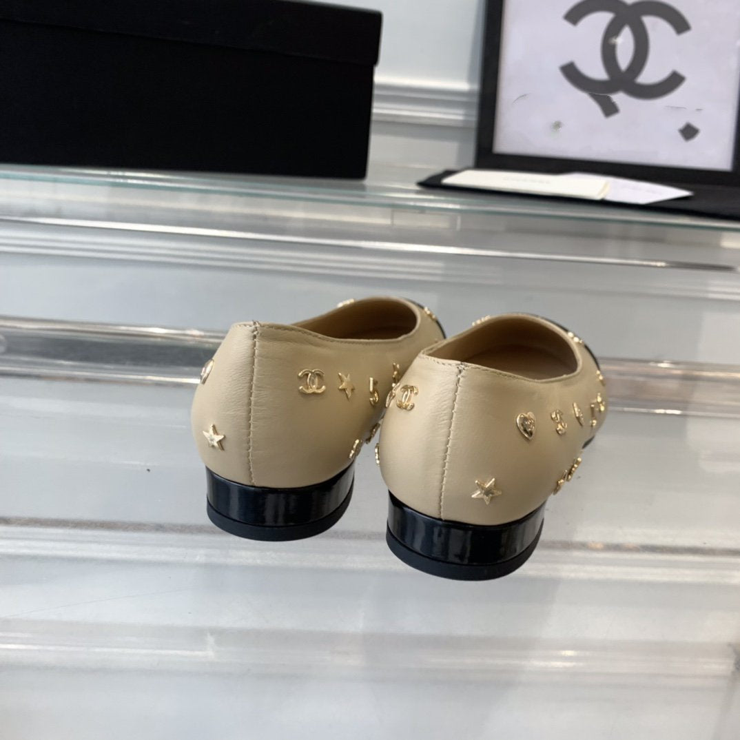 CHANEL ballet flat beige black lamskin with multi logo