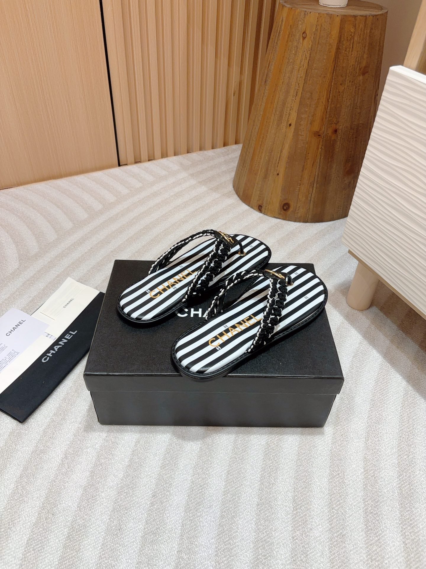 CHANEL WOVEN FLIP FLOP WHITE MIX BLACK SHEEPSKIN