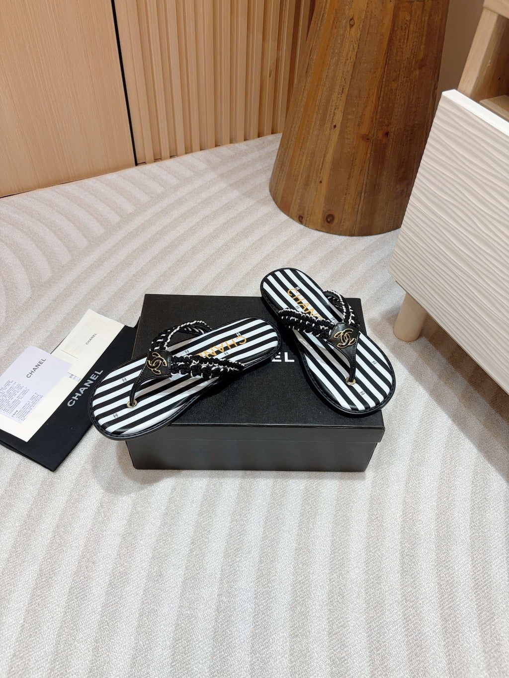 CHANEL WOVEN FLIP FLOP WHITE MIX BLACK SHEEPSKIN