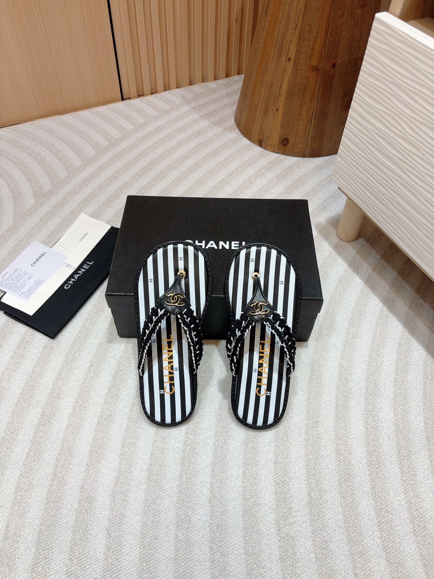 CHANEL WOVEN FLIP FLOP WHITE MIX BLACK SHEEPSKIN
