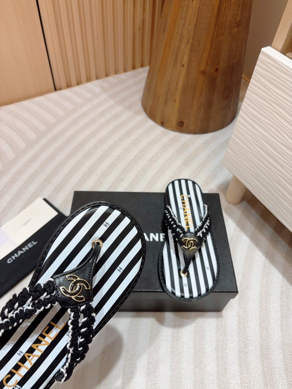 CHANEL WOVEN FLIP FLOP WHITE MIX BLACK SHEEPSKIN