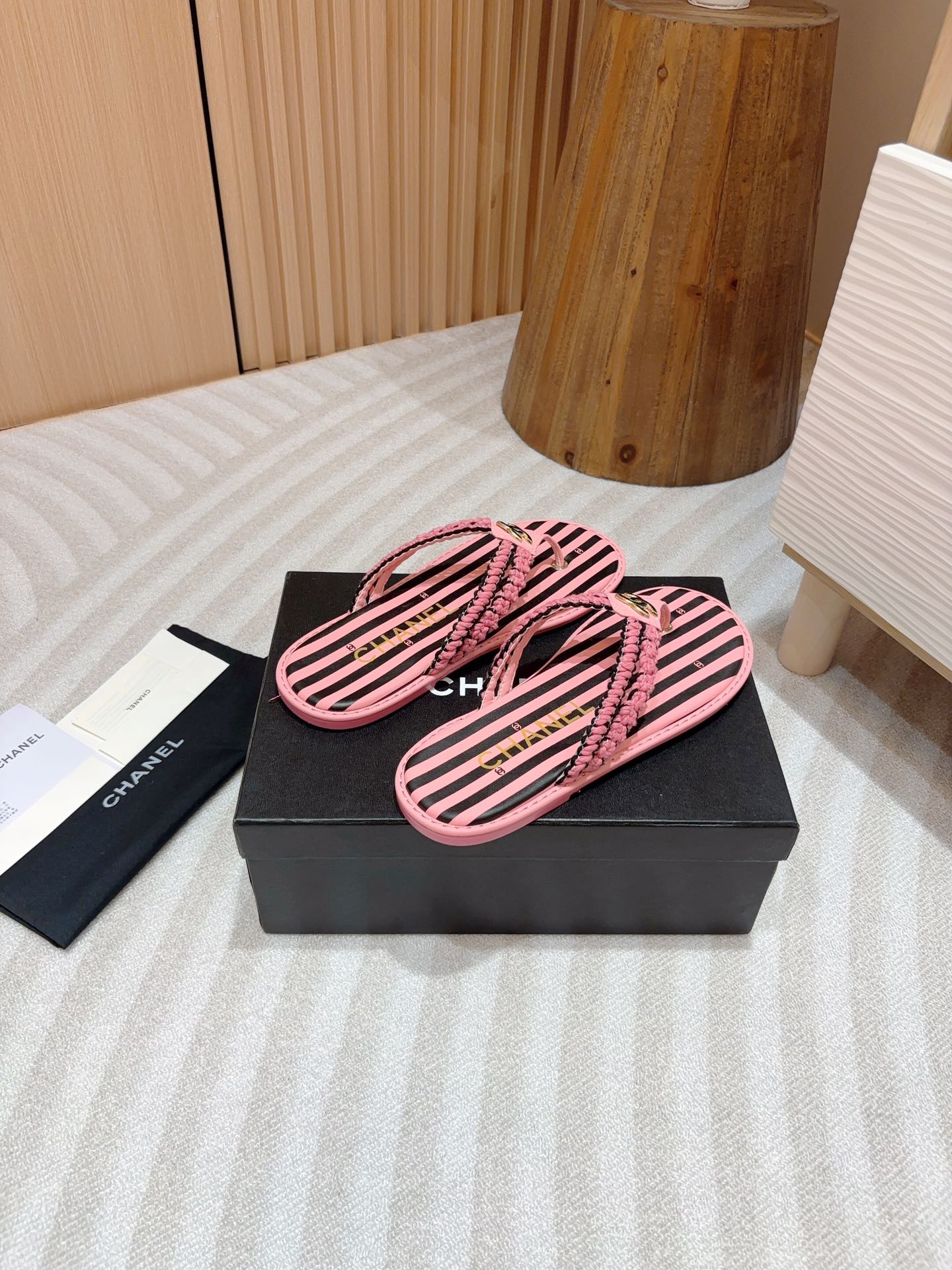 CHANEL WOVEN FLIP FLOP BLACK MIX PINK SHEEPSKIN