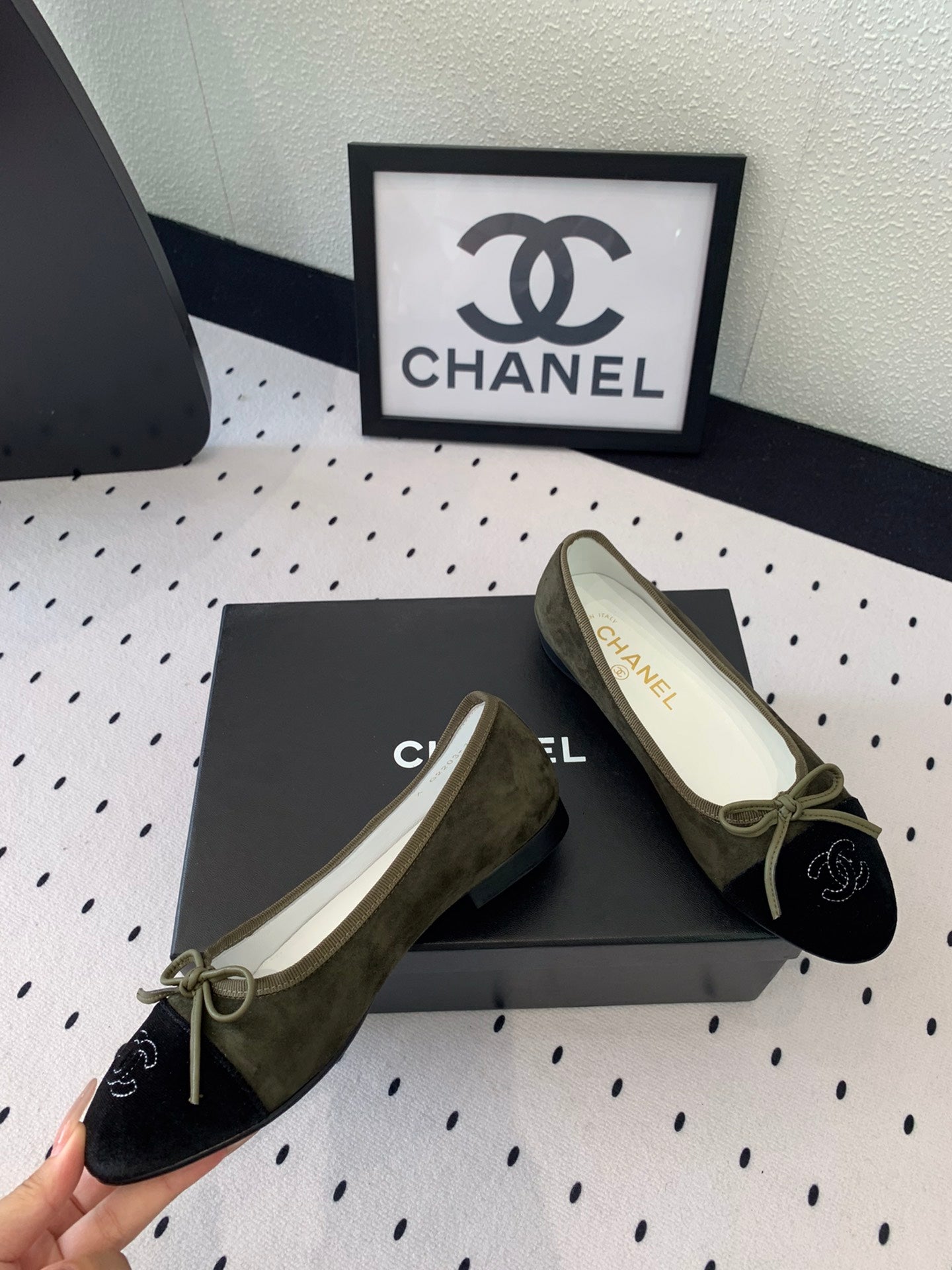 CHANEL BALLET FLAT OLIVE GREEN MIX BLACK VELVET