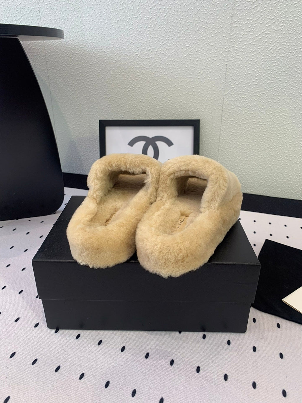 CHANEL THICK-SOLED SLIPPERS IN BEIGE CREAM SHEEP WOOL