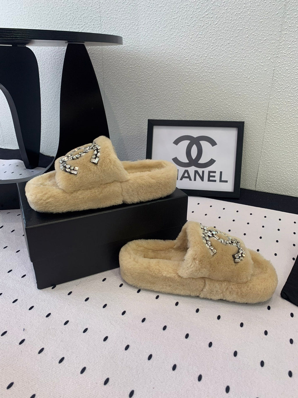 CHANEL THICK-SOLED SLIPPERS IN BEIGE CREAM SHEEP WOOL