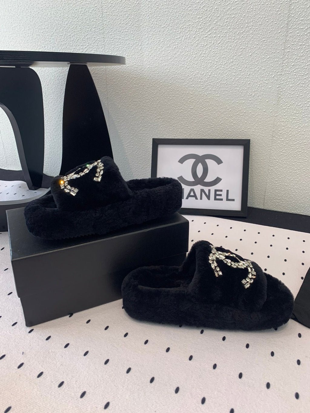 CHANEL THICK-SOLED SLIPPERS IN BLACK SHEEP WOOL