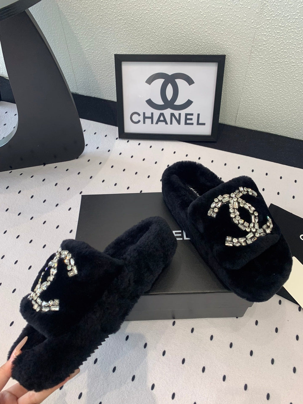 CHANEL THICK-SOLED SLIPPERS IN BLACK SHEEP WOOL