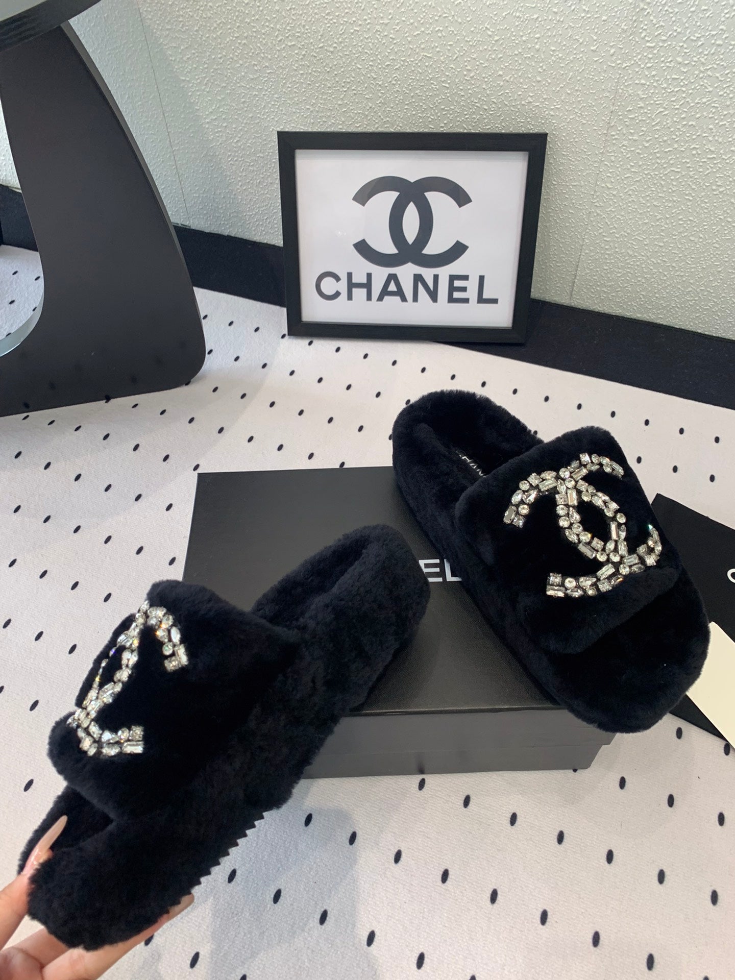 CHANEL THICK-SOLED SLIPPERS IN BLACK SHEEP WOOL