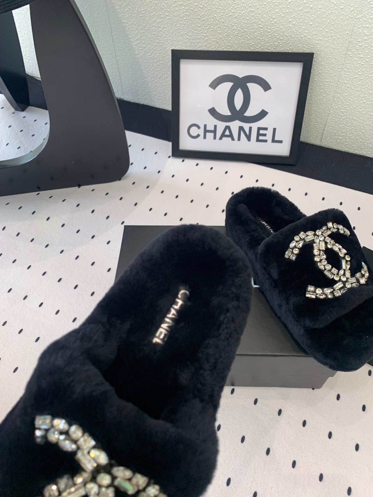 CHANEL THICK-SOLED SLIPPERS IN BLACK SHEEP WOOL