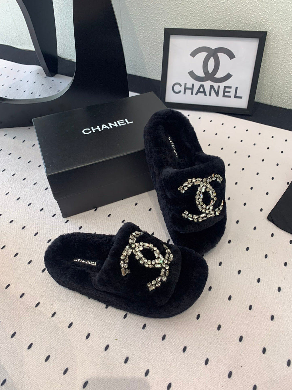 CHANEL THICK-SOLED SLIPPERS IN BLACK SHEEP WOOL