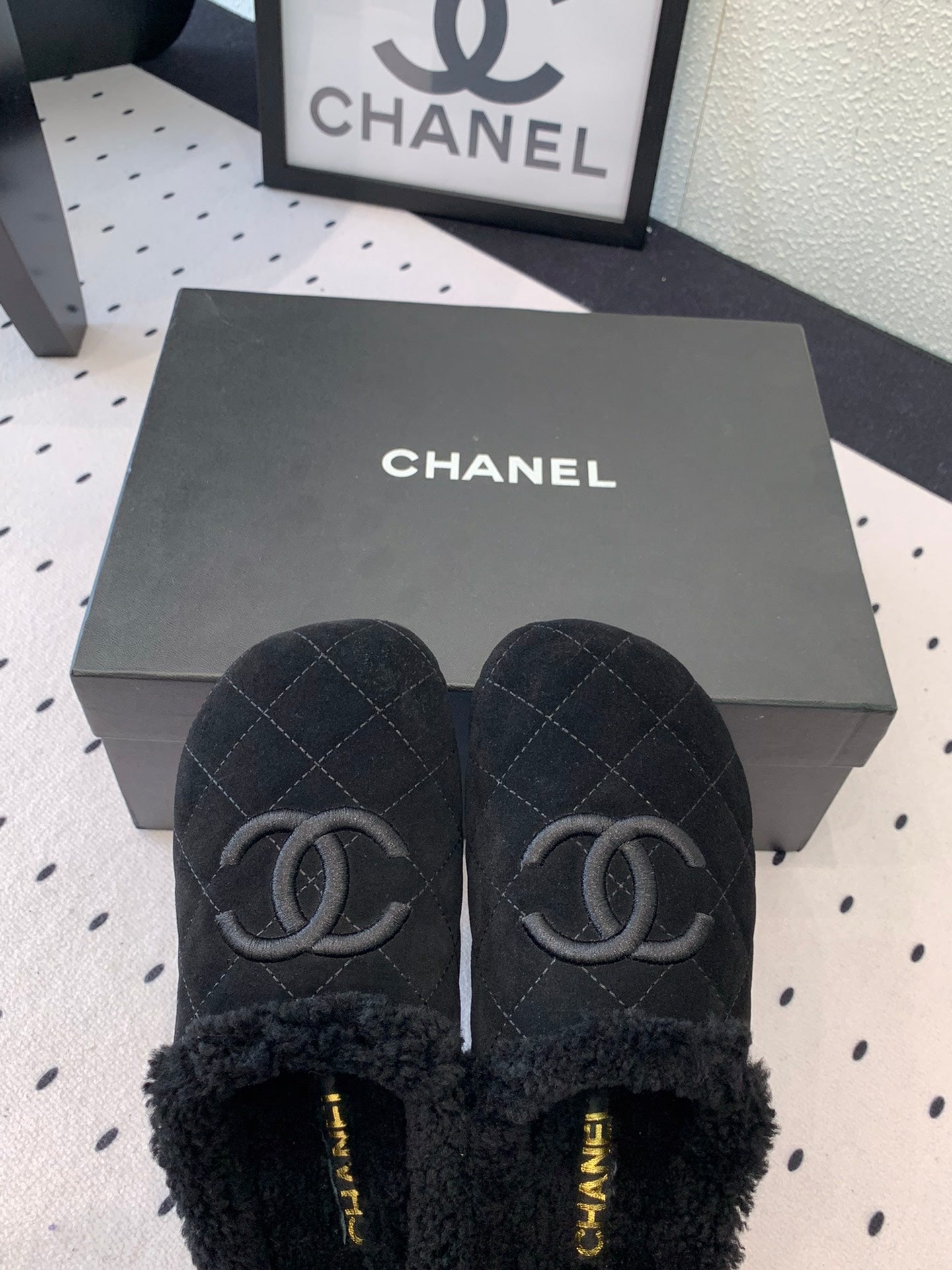 CHANEL FLAT MULE IN BLACK SUEDE AND LAMB FUR LINING