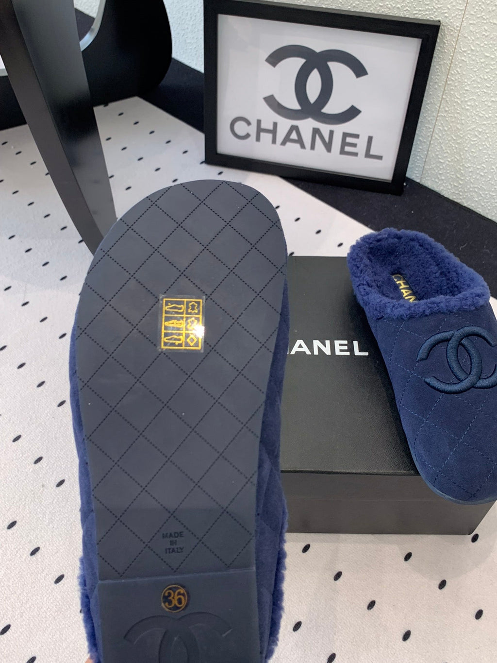 CHANEL FLAT MULE IN NAVY BLUE SUEDE AND LAMB FUR LINING