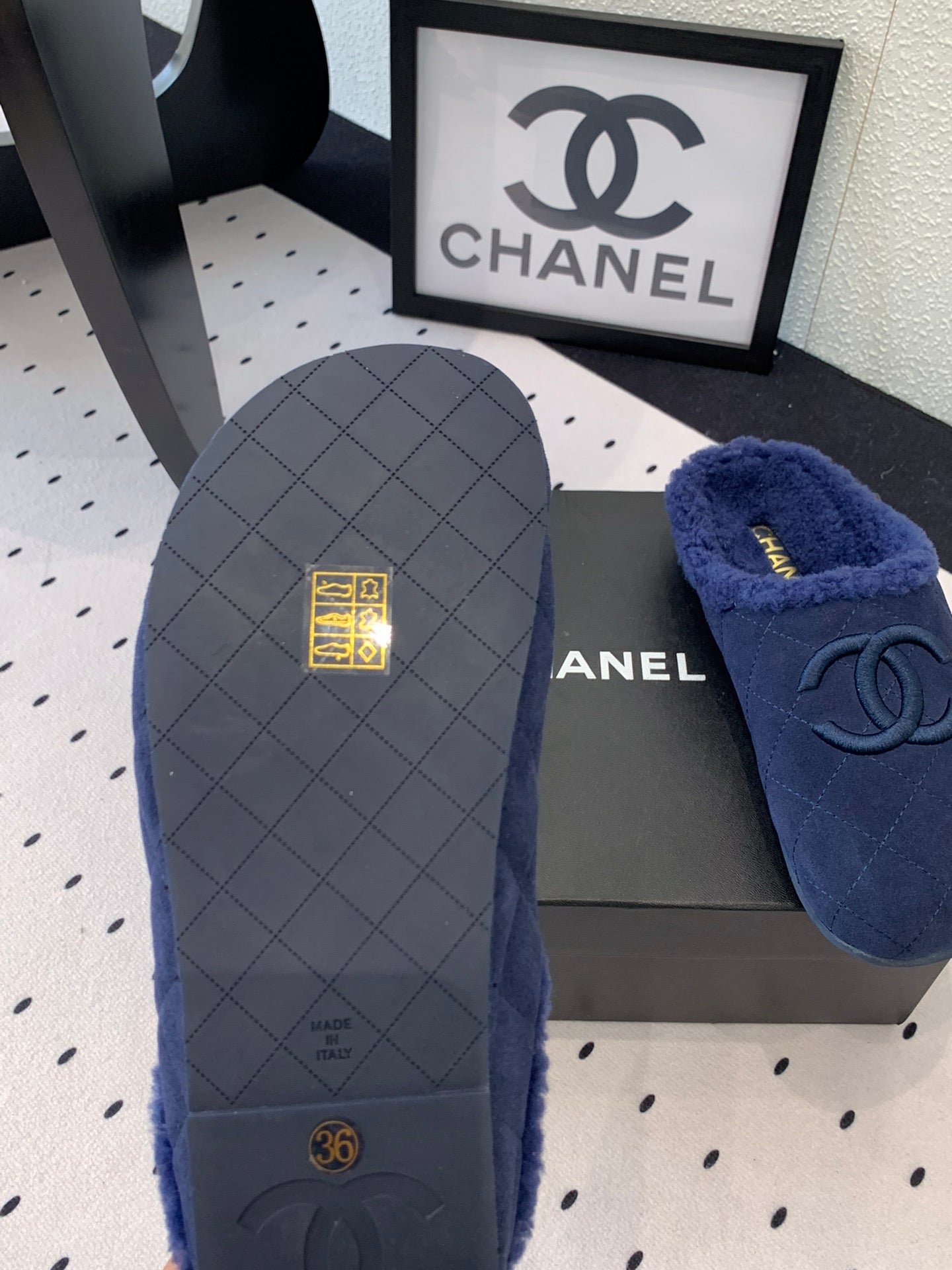 CHANEL FLAT MULE IN NAVY BLUE SUEDE AND LAMB FUR LINING