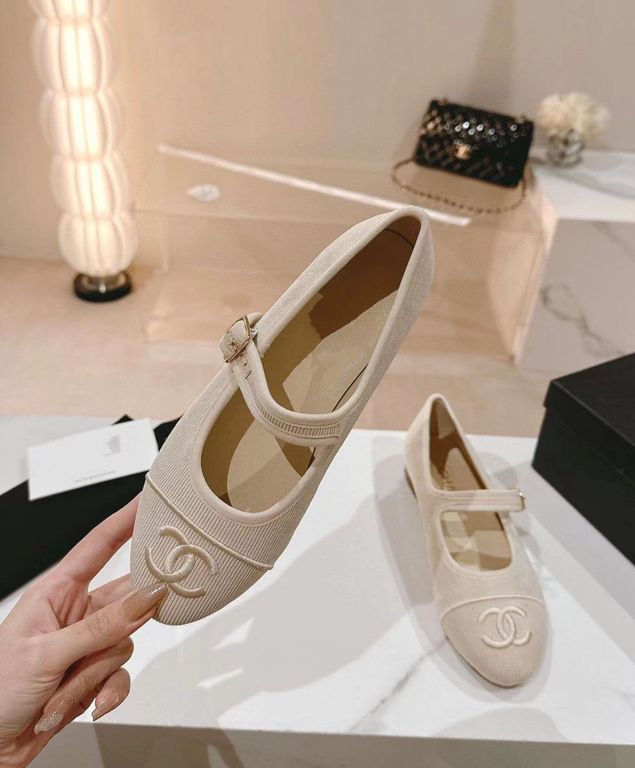 CHANEL mary jane flat light pink corduroy