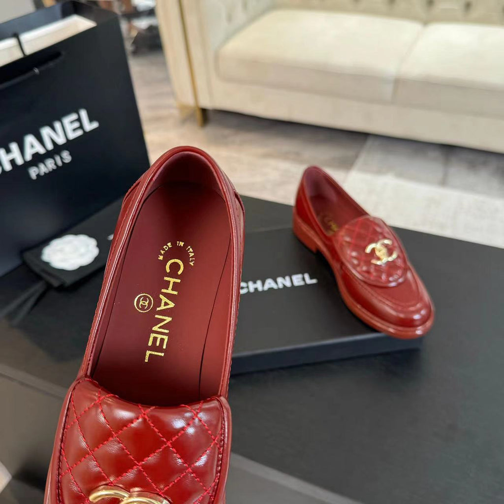 CHANEL MOASINS RED QUILTED LAMBSKIN