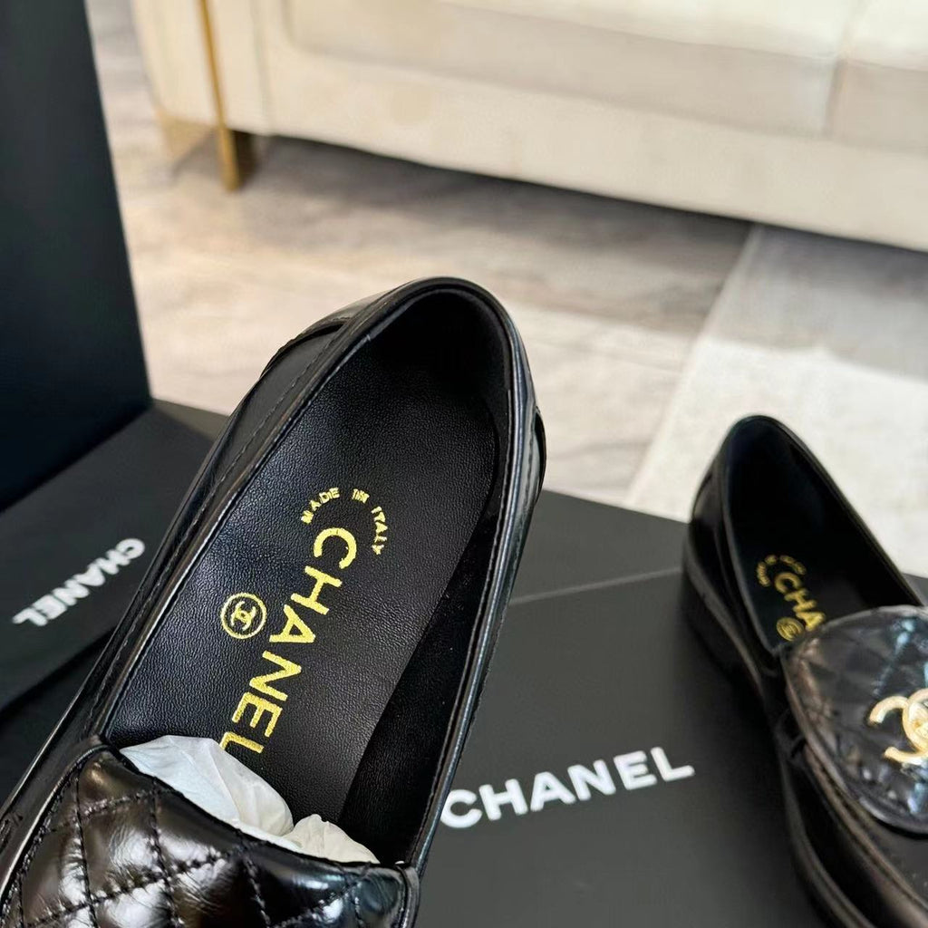 CHANEL MOASINS BLACK QUILTED LAMBSKIN GOLD HARDWARE