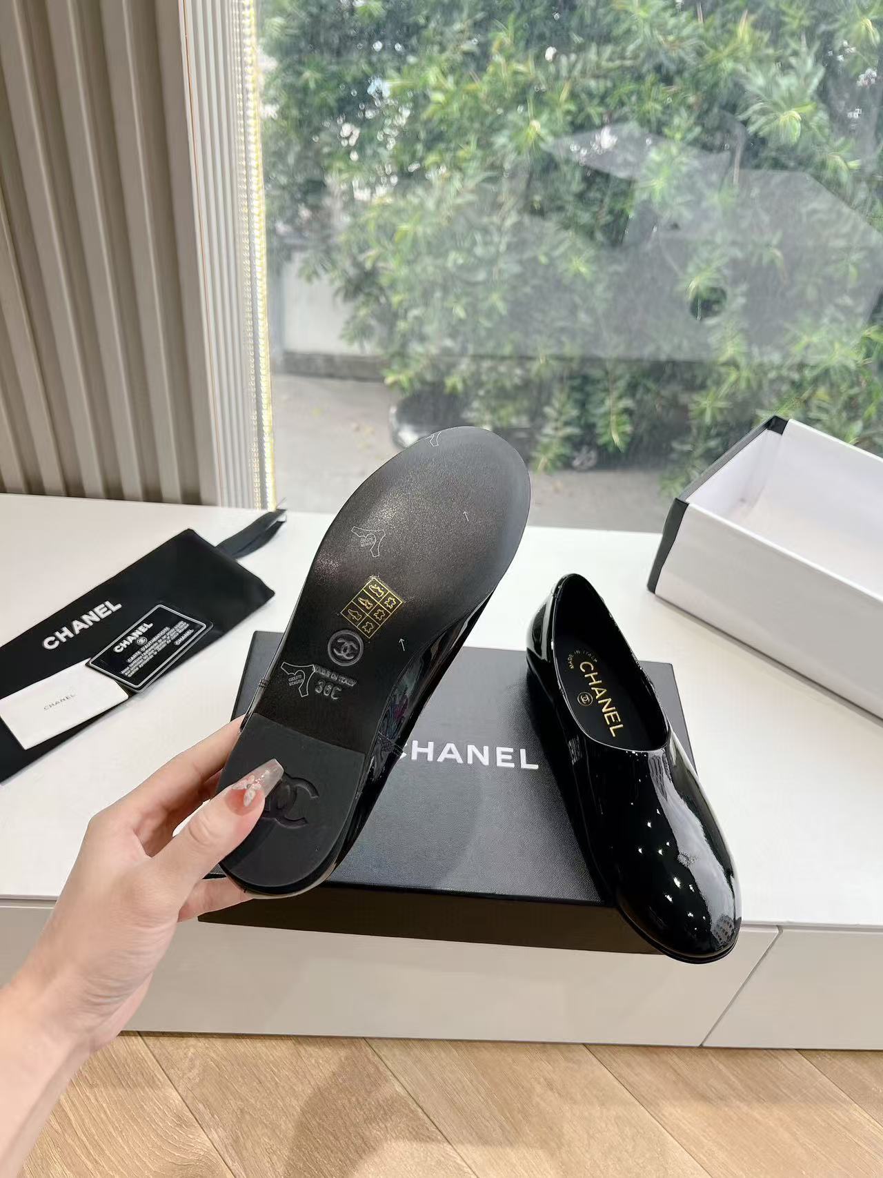 CHANEL MOASINS BLACK PATENT CALFSKIN GHW