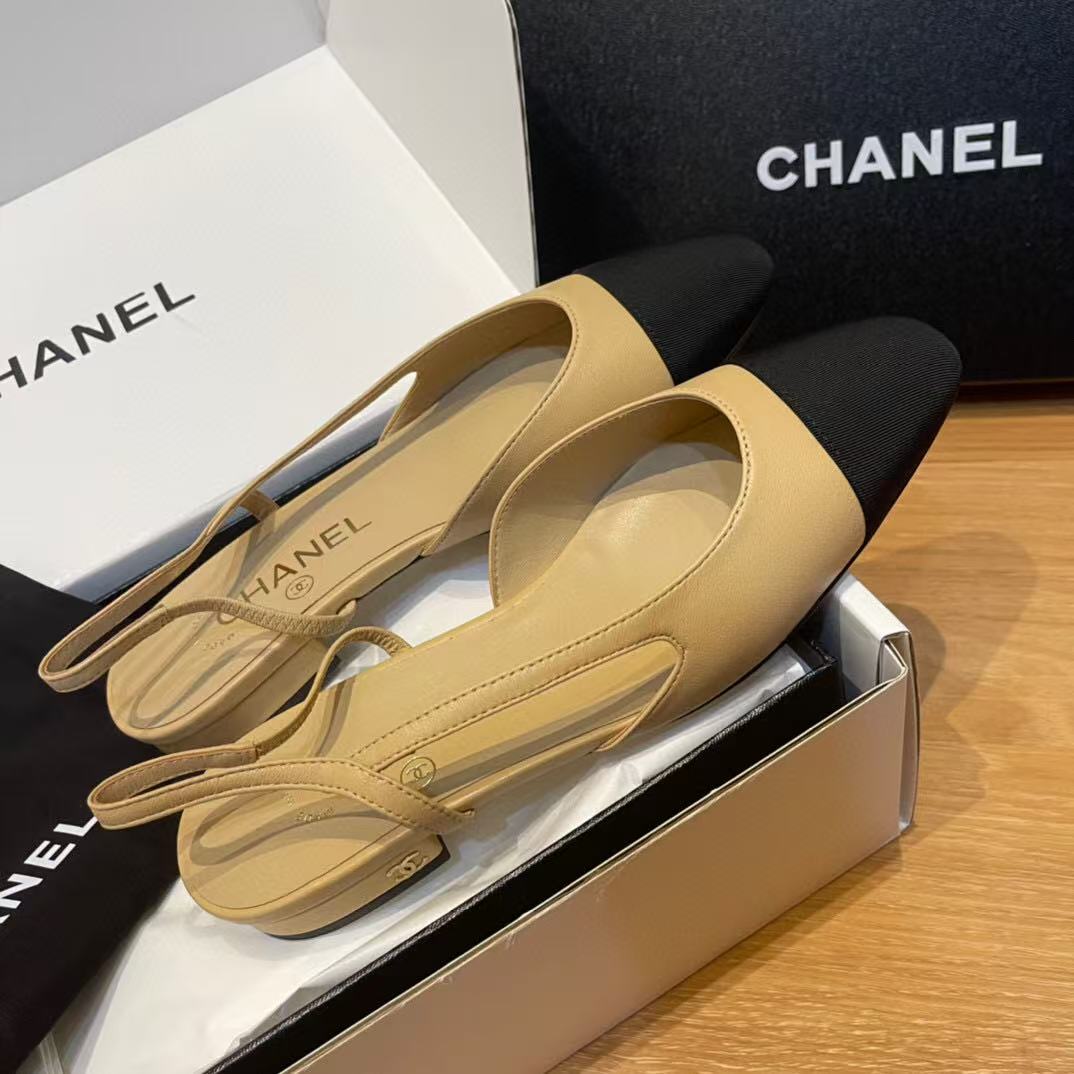 CHANEL SLINGBACKS IN BEIGE LAMBSKIN AND BLACK SATIN