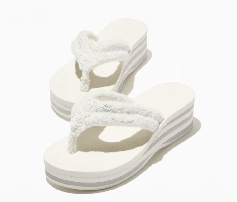 CHANEL THONG SANDALS IN WHITE COTTON