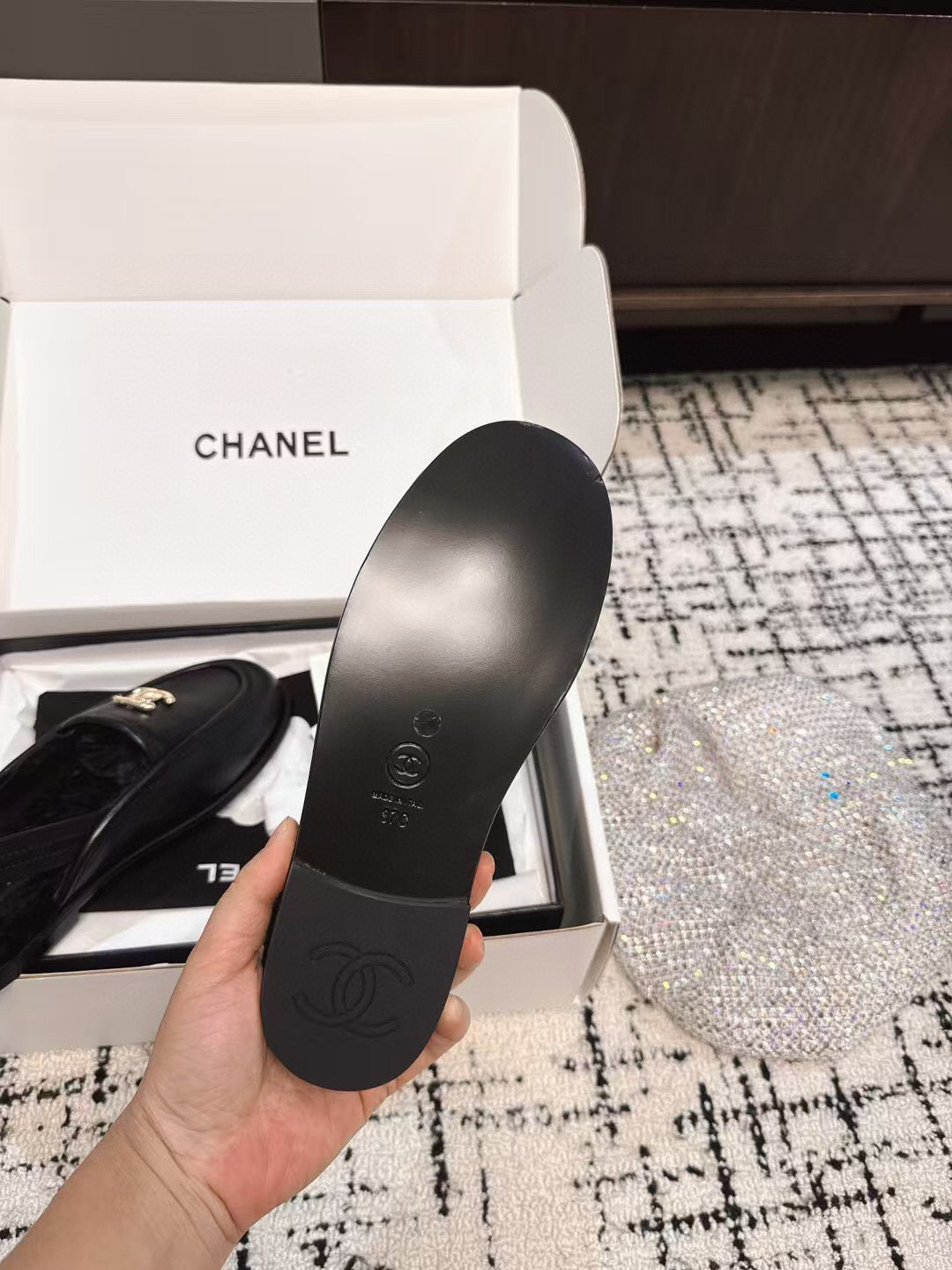 CHANEL SLINGBACK LOAFER IN BLACK CALFSKIN AND SHEARLING