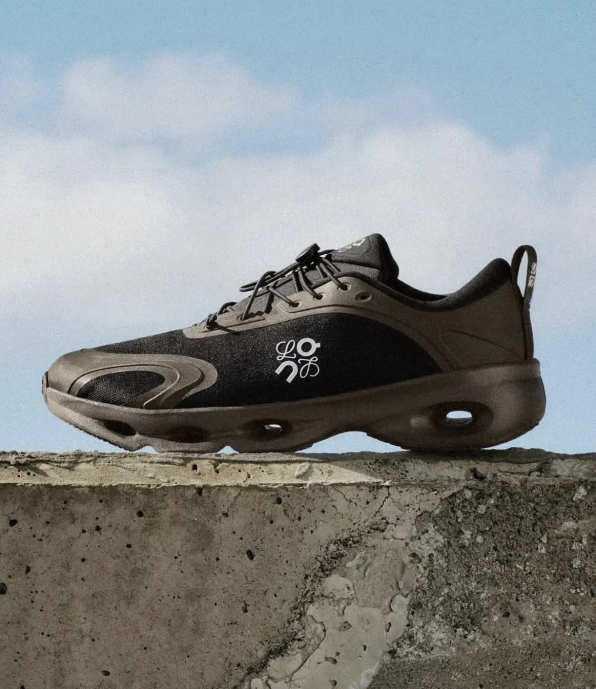 On Running Cloudsolo LOEWE Dark Brown Black