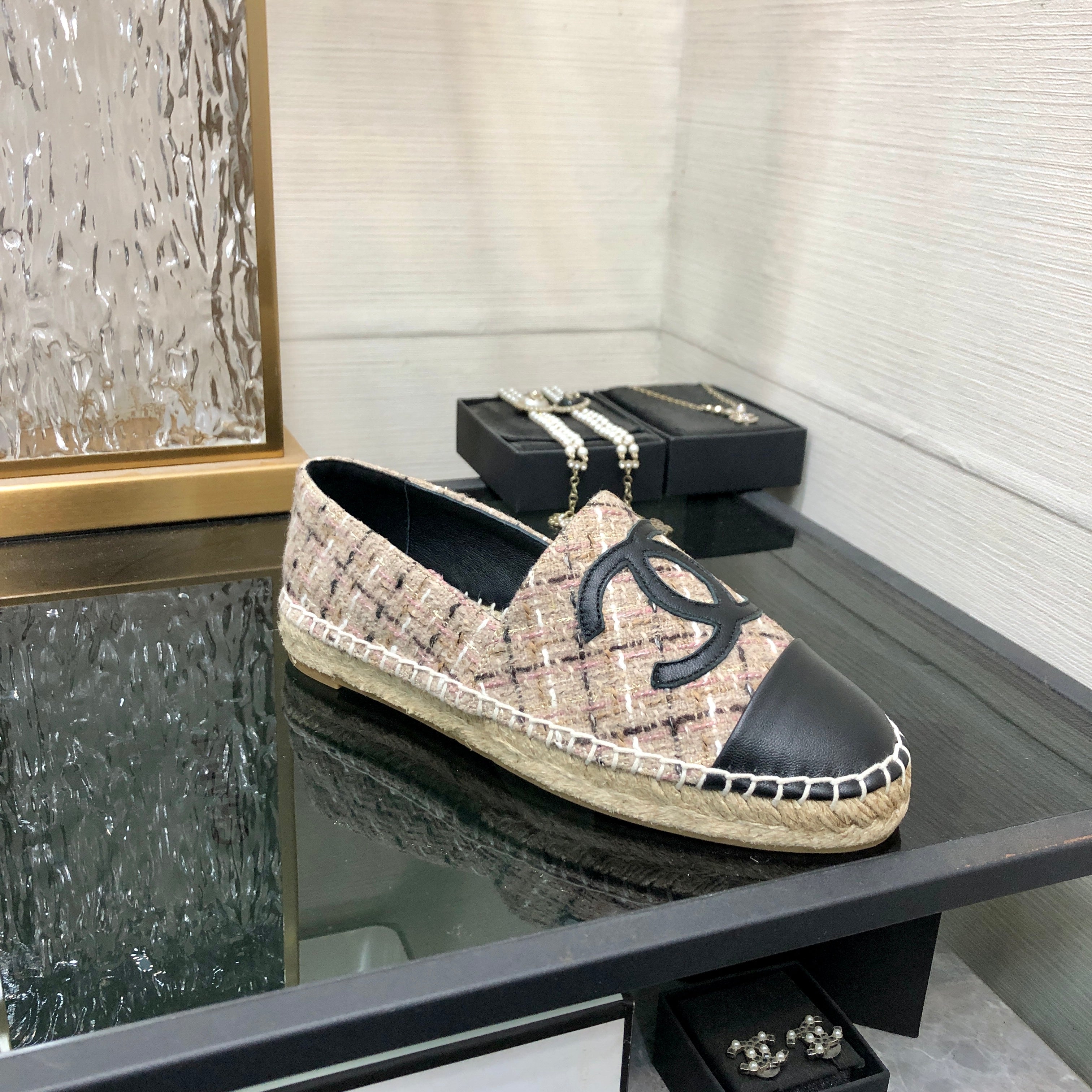 CHANEL ESPADRILLE CAMEL BEIGE TWEED FABRIC AND BLACK CALFSKIN FLATS