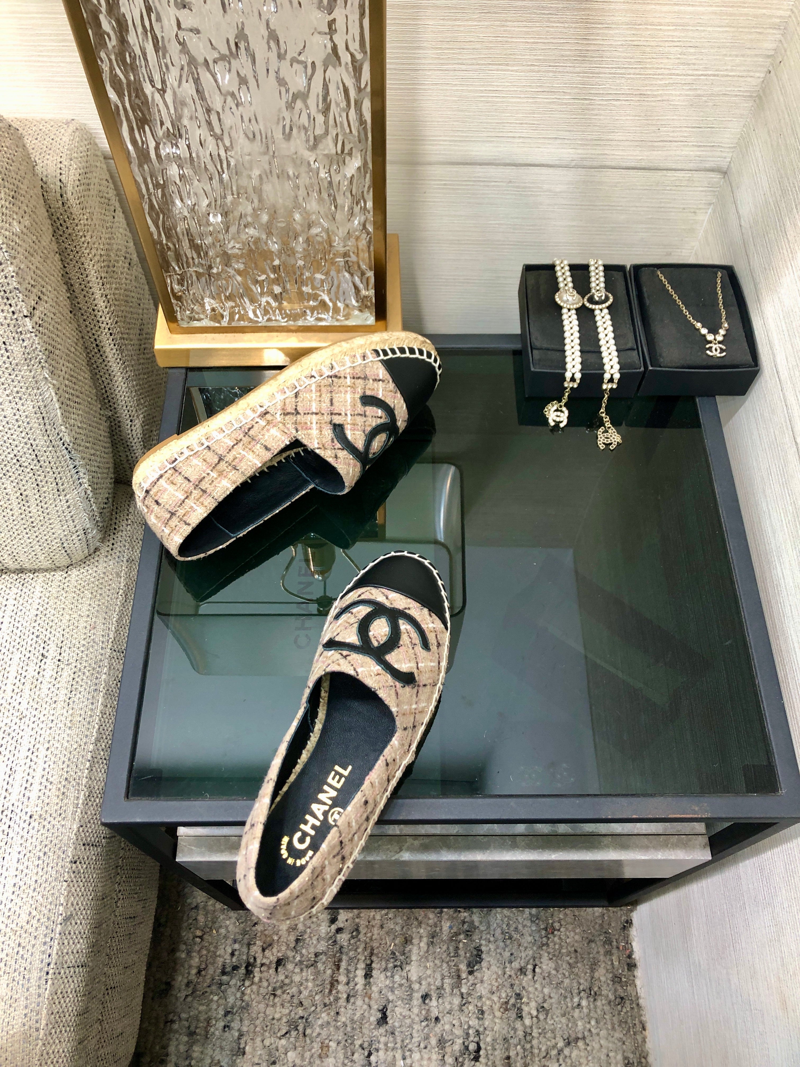 CHANEL ESPADRILLE CAMEL BEIGE TWEED FABRIC AND BLACK CALFSKIN FLATS