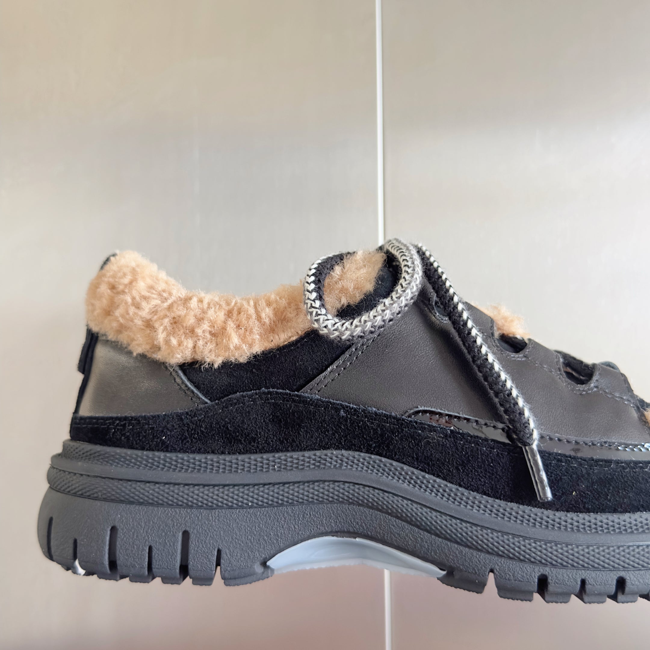 CHANEL 25S SNEAKERS WITH FUR AENTS 40MM IN BLACK AND BROWN CALFSKIN