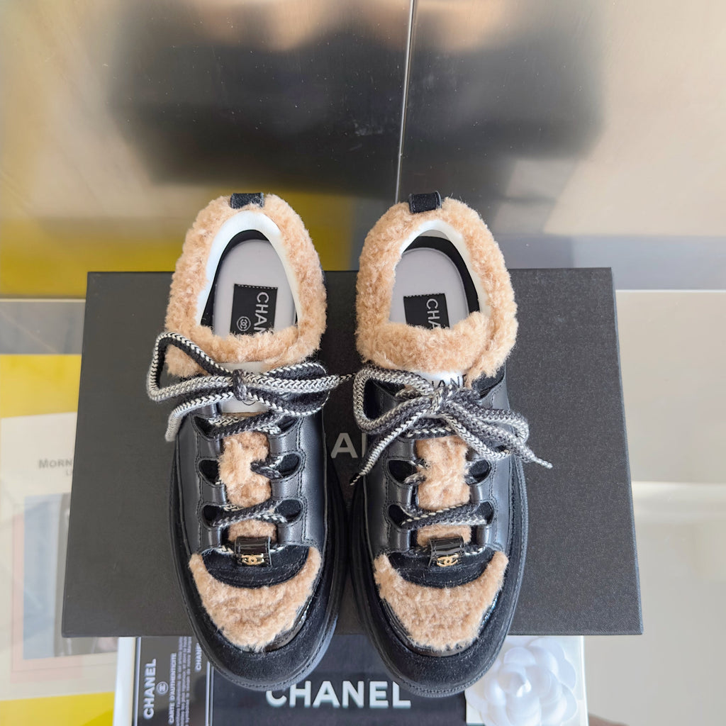 CHANEL 25S SNEAKERS WITH FUR AENTS 40MM IN BLACK AND BROWN CALFSKIN