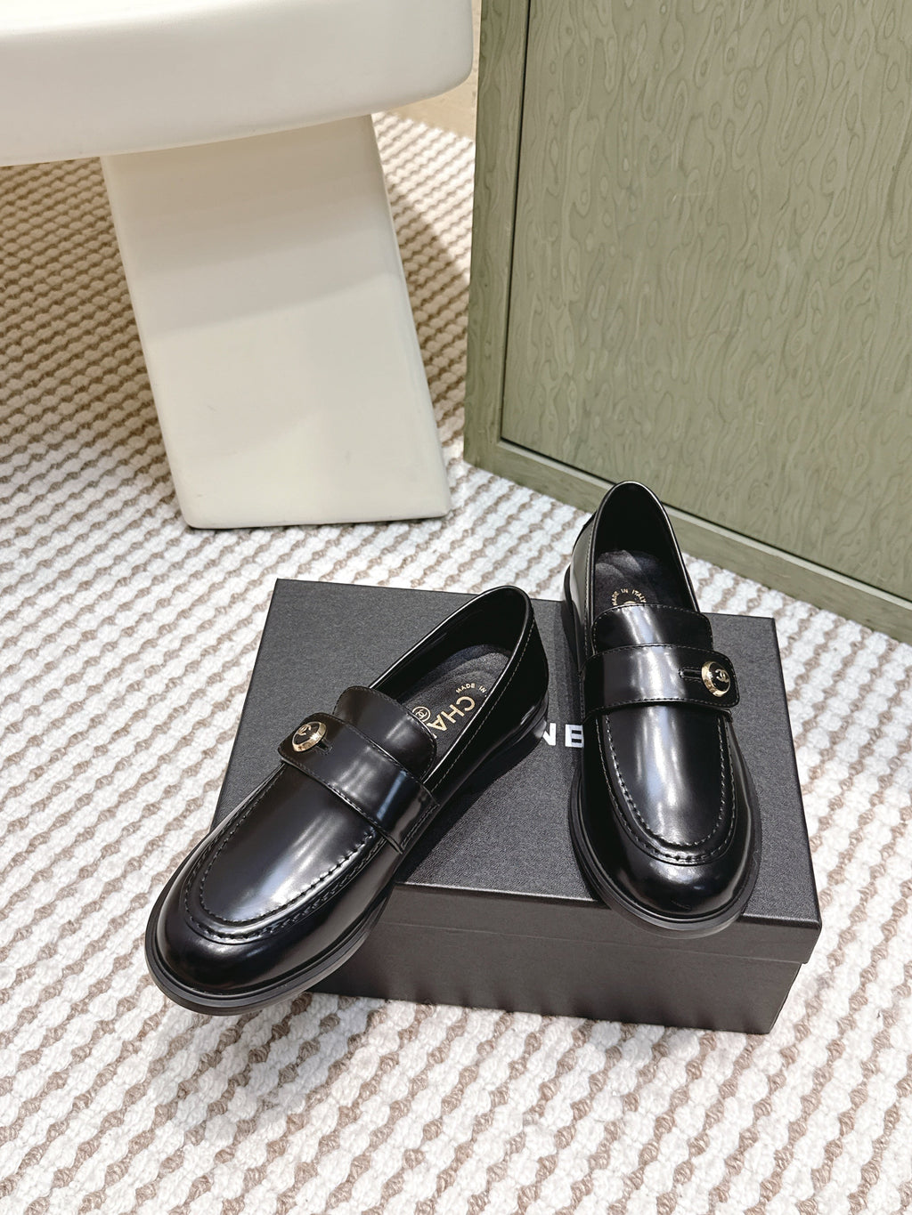 CHANEL 25S GODDESS FLAT LOAFERS IN BLACK GLOSSY CALFSKIN GOLD HARDWARE