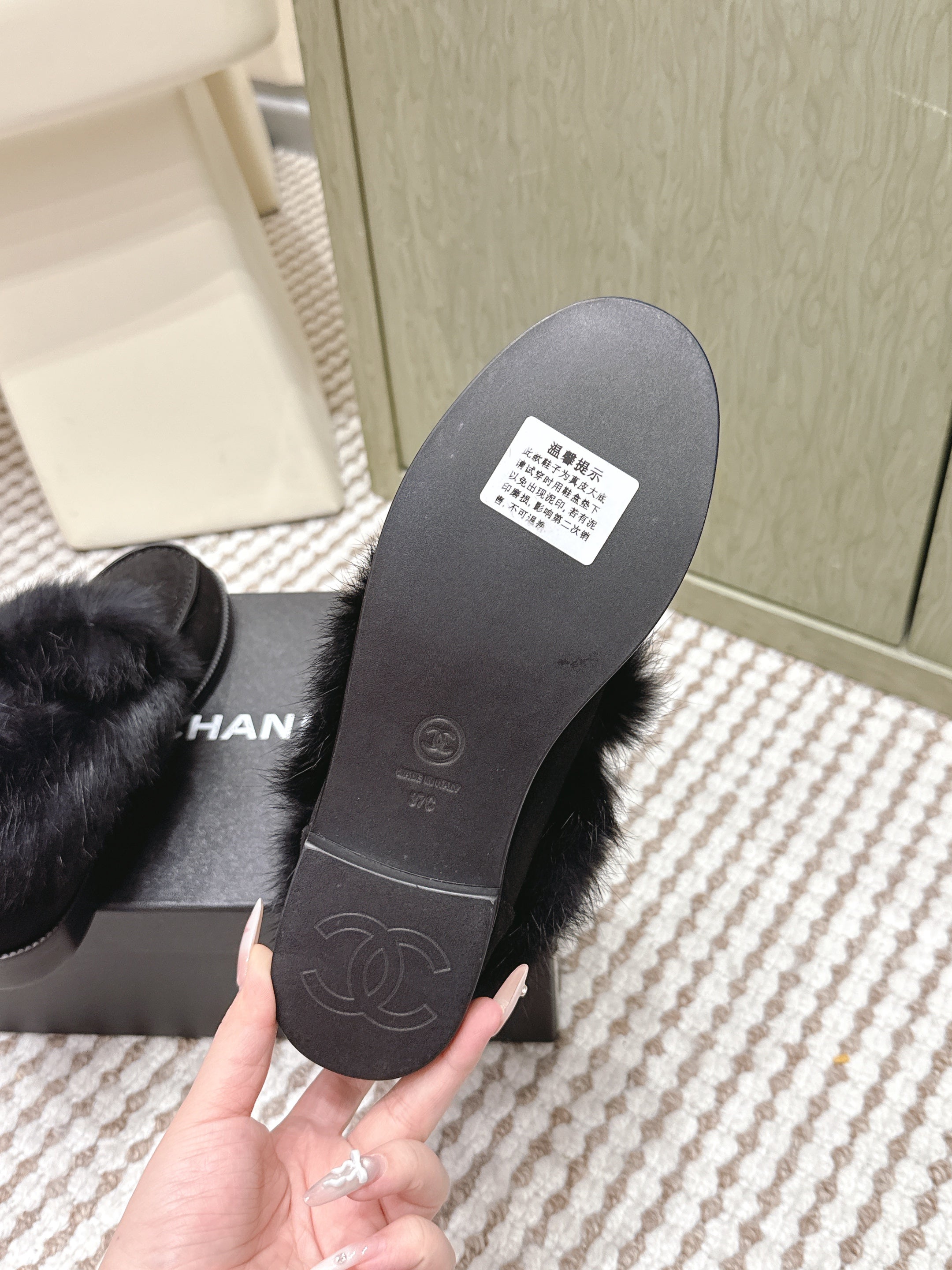 CHANEL 25S LOAFERS MOASIN IN BLACK SUEDE WITH MINK FUR LINING